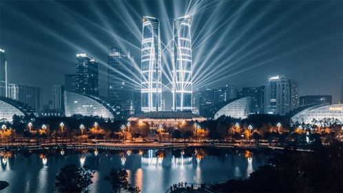 科技感十足 成都高新區(qū)中秋詩會無人機(jī) 燈光秀點(diǎn)亮夜空